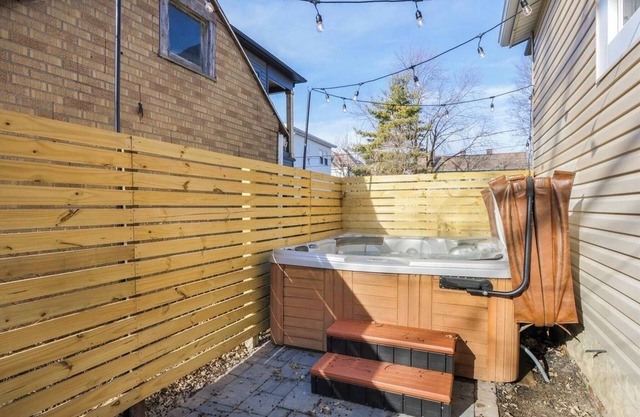 The Alley House, Merion Village, Columbus, OH. 4-bed, 2-bath, hot tub and patio.