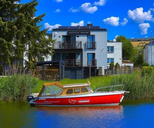 4jeziora - prywatny dostęp do rzeki, pomost, ogrodem, wiata grillowa, rowerek wodny, kajaki w cenie, parking, psiaki dozwolone