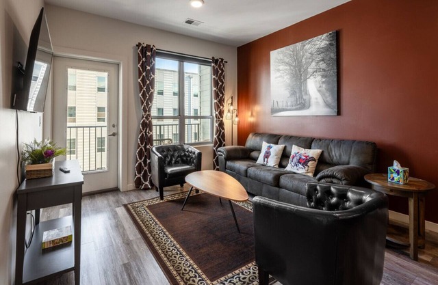 4th Street Suites - Stunning King Bed Suite