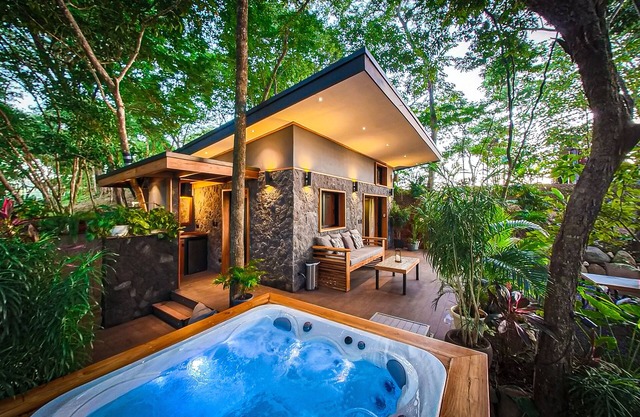4x4 ONLY // Luxury Jungle Experience in a TinyHouse + Jacuzzi
