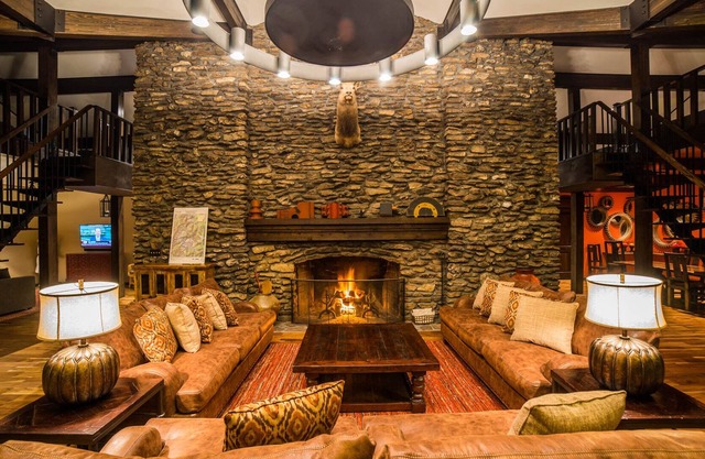 Domaine de 5200 acres sur Kings River avec Lodge pour 20 personnes.