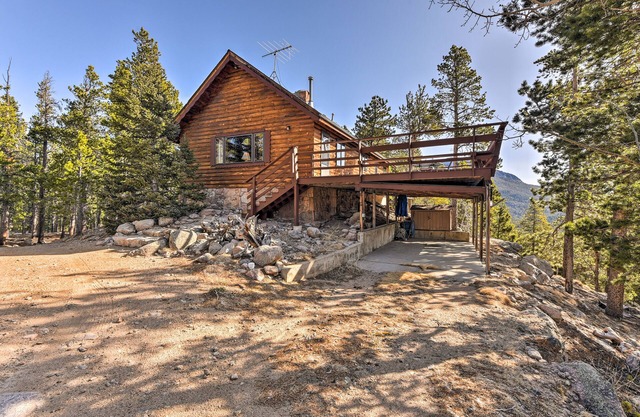 Cabaña Allenspark de 5 acres con vistas al estanque rocoso y estanque