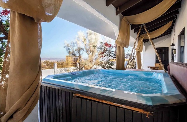 5 Acre Retreat Pool & eBikes-walk to JTPark