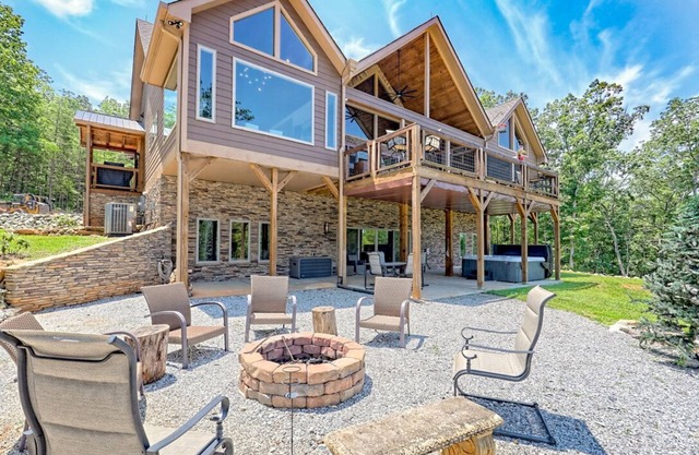 5 ALL KING BRs- Luxury, Concierge, Chef, 10+ Acres -Quiet, 3 miles to Helen.