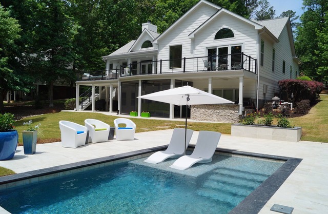 5 BDRM Belle maison paisible au bord du lac avec 3 rois, 1 reine et 4 lits jumeaux