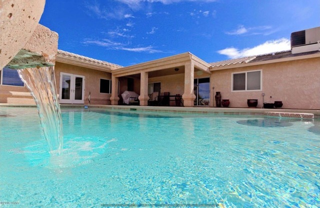 PARADIS PRIVÉ DE 5 BDRM AVEC PISCINE ET CASITA DU CÔTÉ DU LAC DE 95!