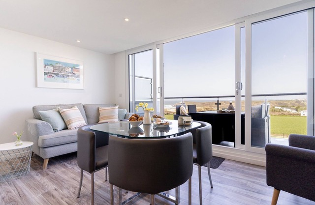 5 Beachview - apartment in Crantock sleeps 4 guests in 2 bedrooms