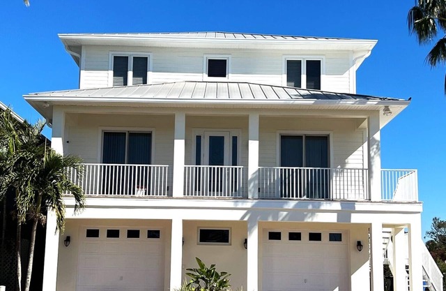 5 Bed / 4 Bath Accueil Waterfront avec piscine privée "Lay Low" à Apollo Beach