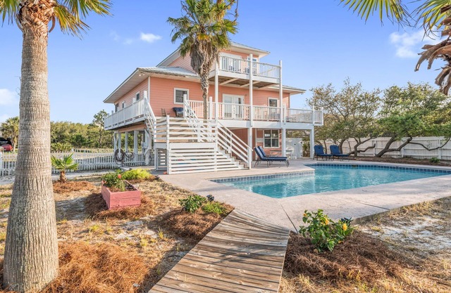5 BED/5 BATH BEACH HOME!⭐️PRIVATE HEATED POOL!⭐️SLEEPS 16⭐️WALK TO THE BEACH!