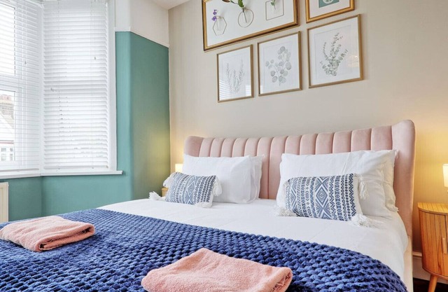 5 Bed, Garden, Parking with sofa Bed