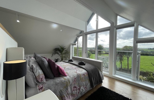 Sleeps 14,Tavistock Luxury 5-Bed House