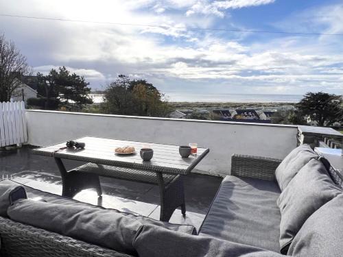 5 Bed in Aberdovey 93603