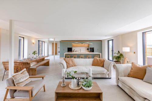 5 Bed in Marwood oc-e32631