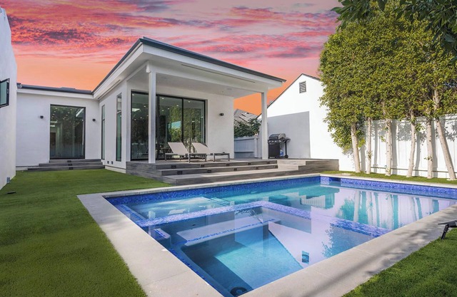 5 BED LUXURY HOME W/ POOL&BBQ