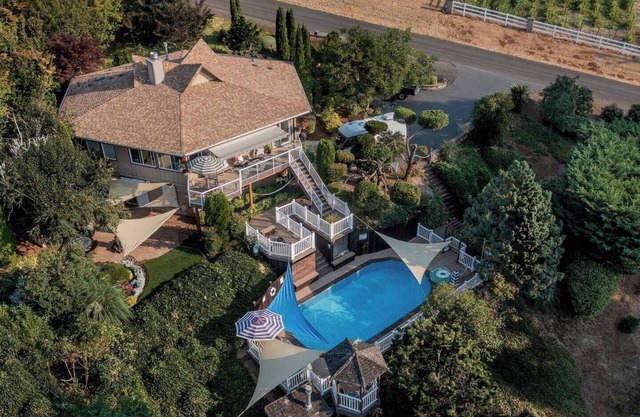 5 Bed Private Villa in Wine Country w/ Pool, Sauna, Hot Tub