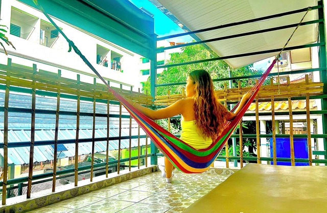 5 bedroom Family Friendly House Huai Khwang Bangkok