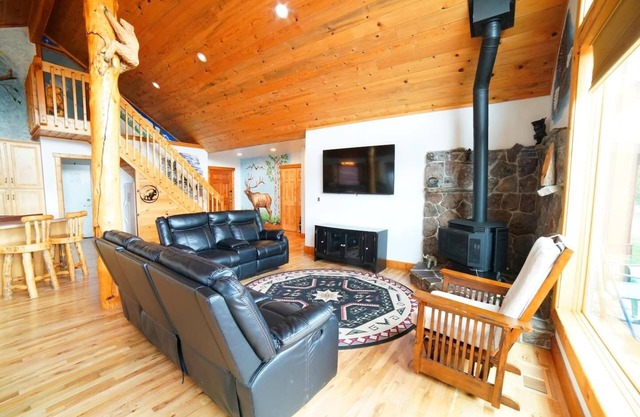 5 Bedroom, 2 Bath Family Home w/Children’s Playground, Great Kitchen
