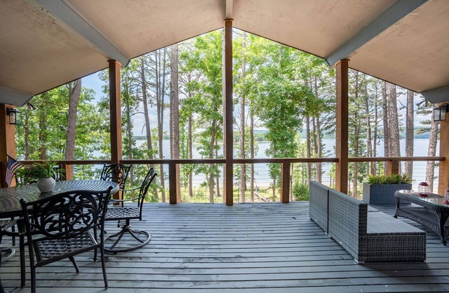 5 Bedroom + 3 Bathroom Greers Ferry Lakefront Home with Beautiful Shoreline!