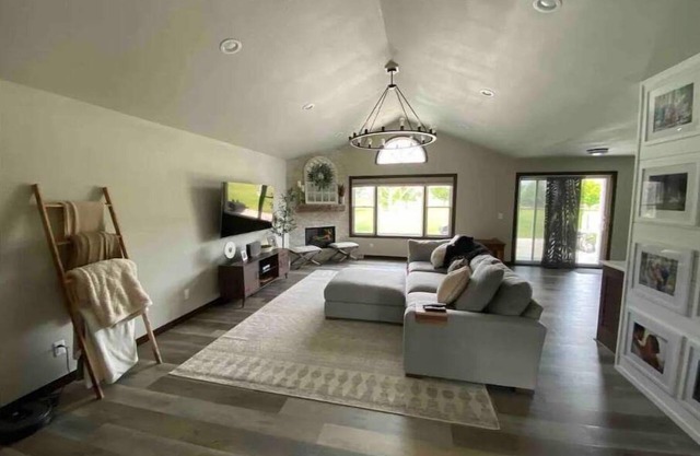 5 bedroom/4 bath spacious EAA event home