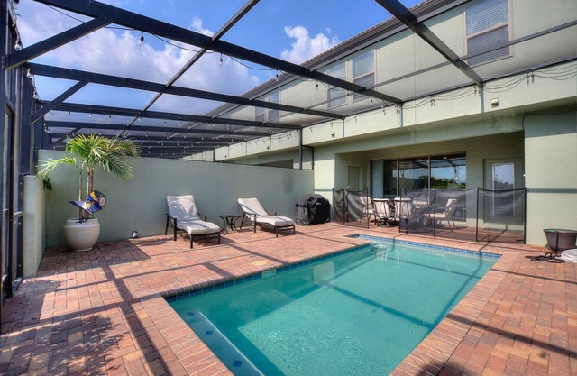 5 Bedroom, 5 bath Villa