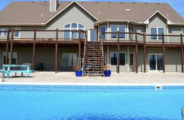 Mid-Century Modern Custom Country 5 Bedroom House with Pool and Pool House