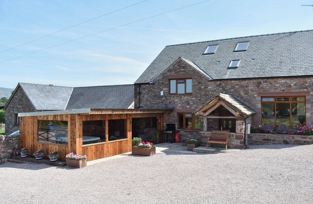 5 bedroom accommodation in Little Musgrave near Kirkby Stephen