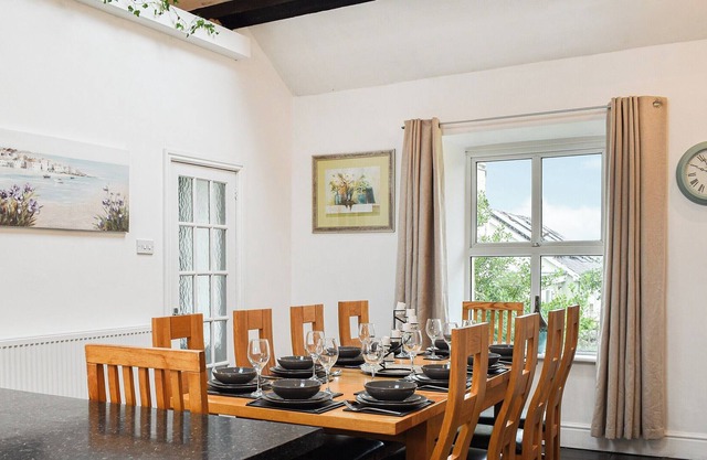 5 bedroom accommodation in Upper Llandwrog, Nr Caernarfon