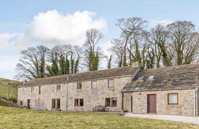 5 bedroom accommodation in Hassop, near Bakewell