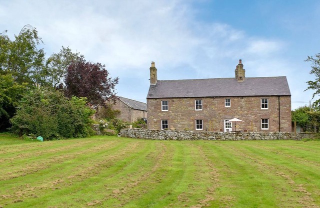 5 bedroom accommodation in Tynely, near Embleton
