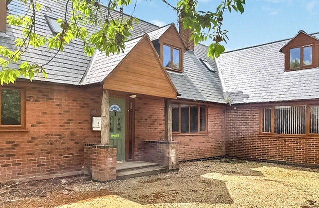 5 bedroom accommodation in Grantham