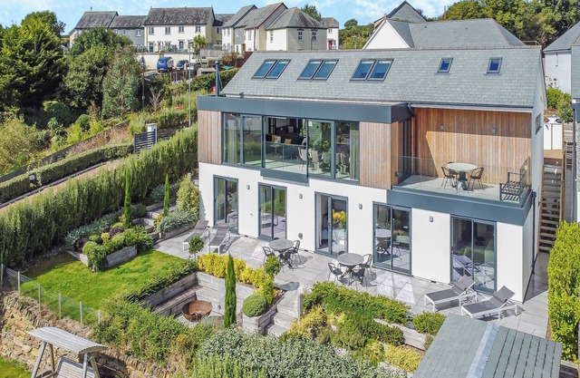 5 bedroom accommodation in St Mawes