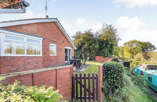 5 bedroom accommodation in Heritage Marina, near Congleton