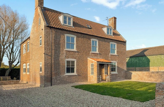 5 bedroom accommodation in Wyberton