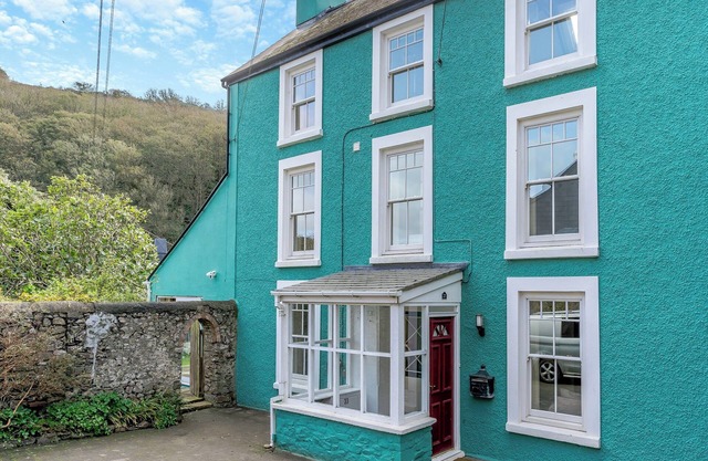 5 bedroom accommodation in Solva