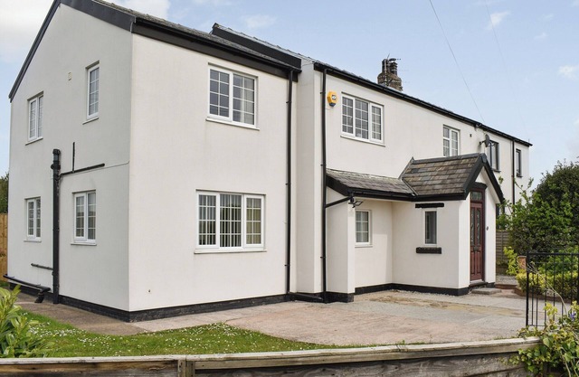 A spacious property less than 3 miles from the coast and centre of wonderfully cosmopolitan Lytham.