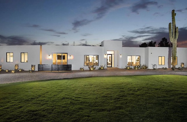 5 Bedroom Contemporary Dream Home w/ Pool/Hot Tub