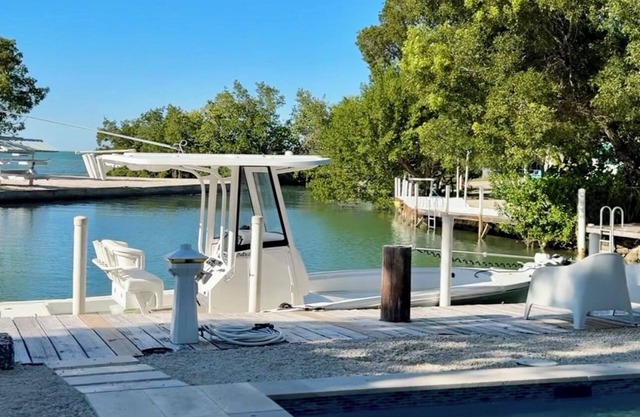 Dock & Pool à Islamorada - 5 Bedroom Waterfront - parfait pour 2+ familles