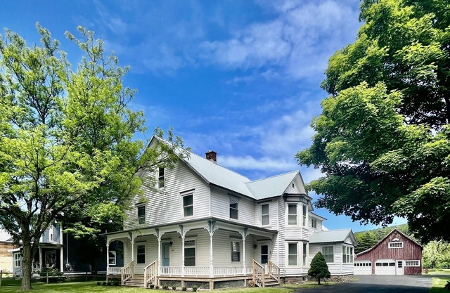 Private home near Cooperstown, Dreams Park & All Star Village. Sleeps 13.