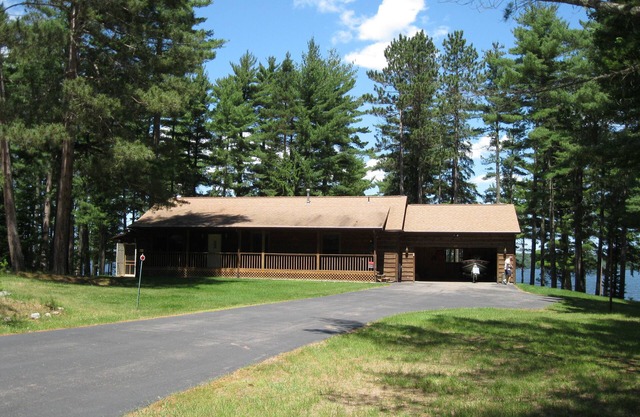 Musky Shores surplombe Big St. Lac Germain
