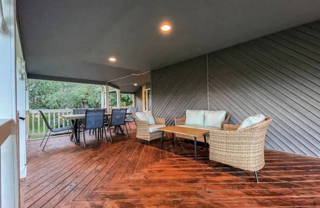 Charming 5 Bedroom Spacious Family Getaway