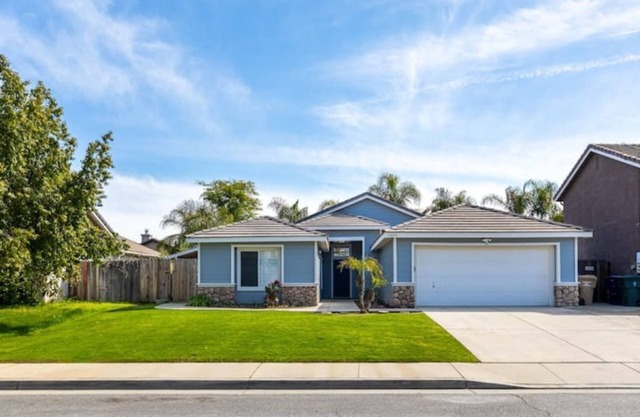 5 Bedroom House in Beautiful NW Bakersfield