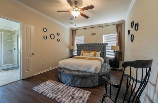 5-bedroom house + trampoline +bouncing house + living room for gathering of 30+