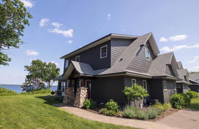 5 Bedroom Lake House w/Loft on Beautiful Gull Lake 4-Season Fun Abounds!
