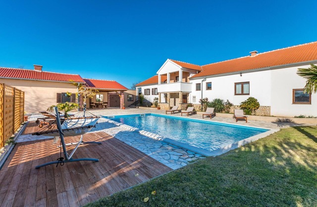 Belle maison de 5 chambres à Miranje