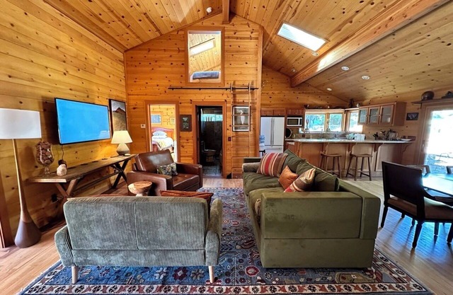 5 bedroom redwood stone art retreat 5 minutes from the beach