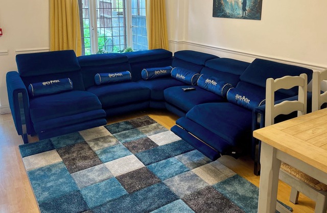 5 Bedroom Themed House Near Watford Junction