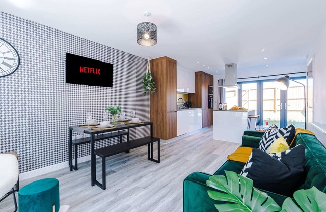 5-Bedroom Townhouse - 15mins to city - Free parkg
