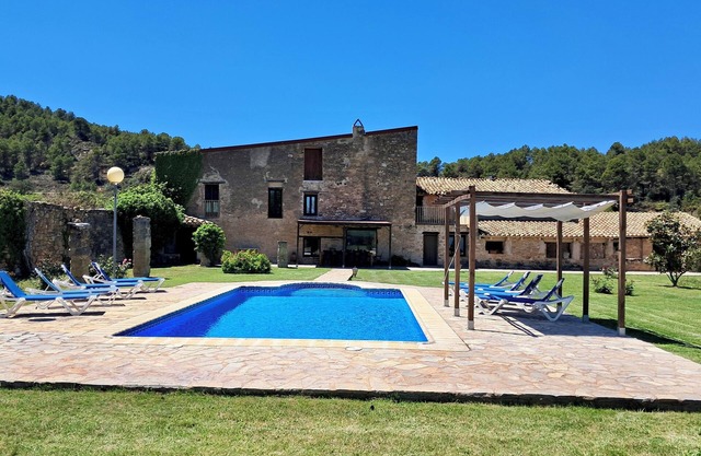 5 bedroom Villa with Large Pool and Garden in southern Catalonia