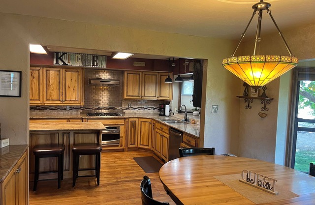 Belle maison de 5 acres située au centre 5 Bd-4 Bath-accès rapide à I-25