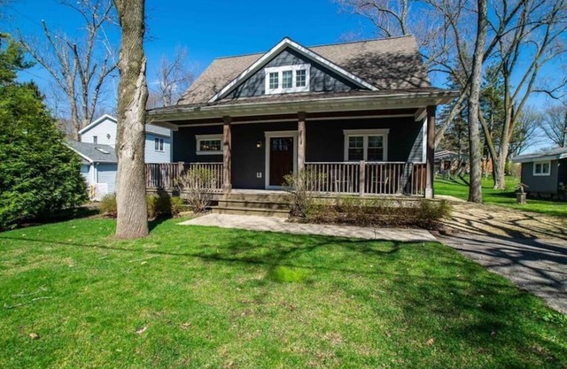 5-bedroom vacation home just 9 minutes to Geneva Lake